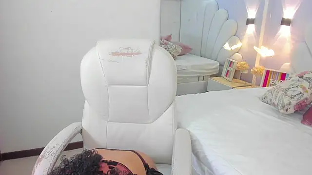 Snapshot of roxy_domnin chatting on 17, 6, 2026 roxy domnin online show from 17, 6, 2026