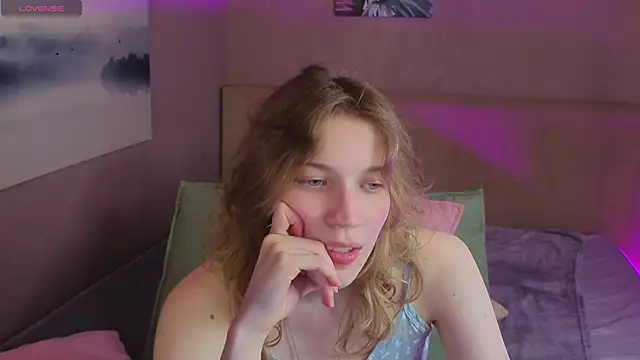 Emily Cartex online show from 6, 7, 2026