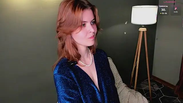 Snapshot of LeyaBloom chatting on 5, 6, 2026 LeyaBloom online show from 5, 6, 2026
