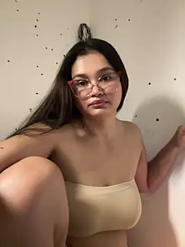 Lily     online show from 18, 7, 2026