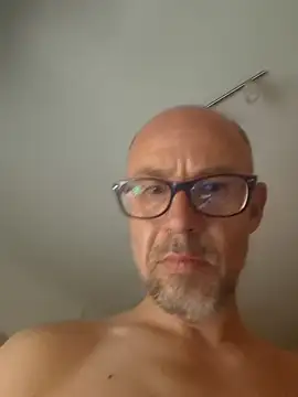 Snapshot of raphaelue chatting on 6, 6, 2026 raphaelue online show from 6, 6, 2026