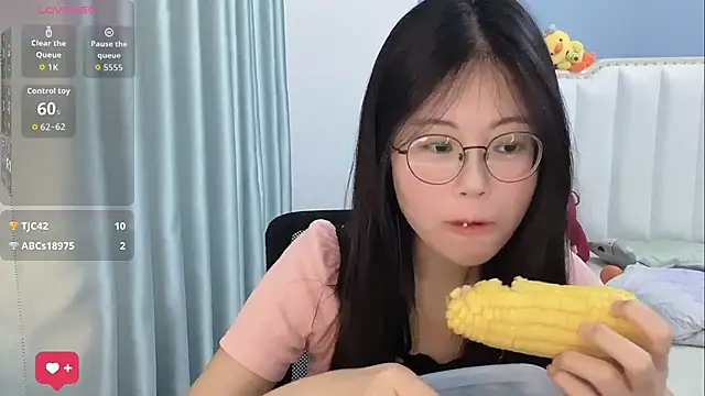 Snapshot of Luna-666 chatting on 6, 5, 2026 Luna-666 online show from 6, 5, 2026