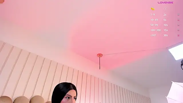 Snapshot of nicki-west chatting on 28, 5, 2026 nicki-west online show from 28, 5, 2026