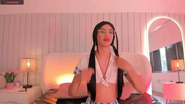 nicki-west online show from 3, 8, 2026