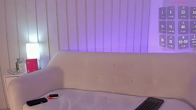 nicki-west online show from 30, 4, 2026