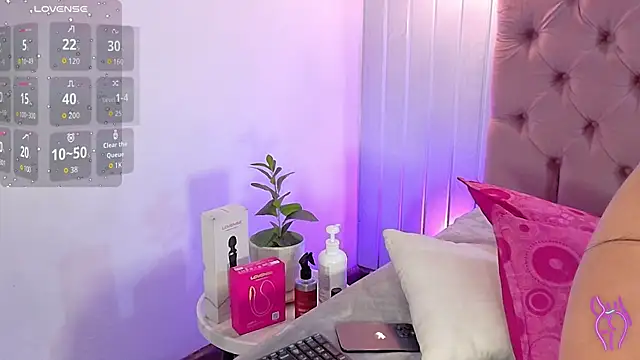 RenataPeach online show from 17, 6, 2026