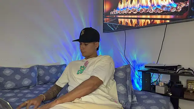 SexxxySquirterStev777 online show from 4, 6, 2026