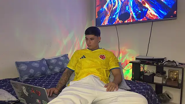 SexxxySquirterStev777 online show from 7, 7, 2026