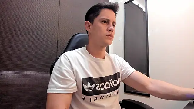 Snapshot of KendricTorres chatting on 19, 6, 2026 KendricTorres online show from 19, 6, 2026