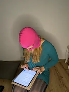 SweetyLucy555 online show from 7, 6, 2026