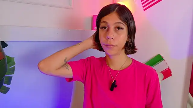 ZoeyPetit online show from 15, 7, 2026