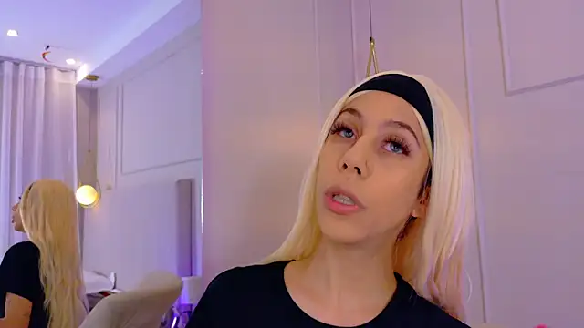 ZoeyPetit online show from 29, 7, 2026