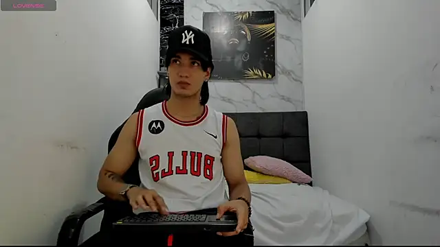 Snapshot of sweetauracouple chatting on 8, 7, 2026 sweetauracouple online show from 8, 7, 2026