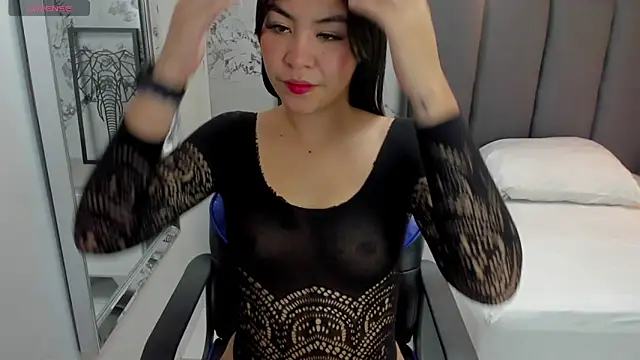 SHARLOTTE SUITTE online show from 2, 5, 2026