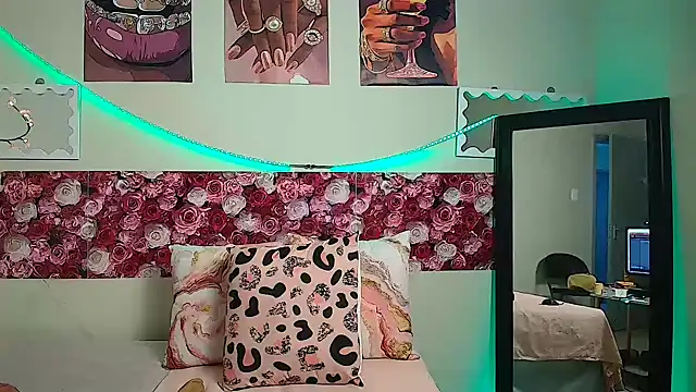 Snapshot of EnchantingLisa chatting on 2, 6, 2026 EnchantingLisa online show from 2, 6, 2026