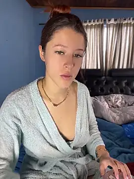 Snapshot of Ally_sunnn chatting on 7, 5, 2026 Ally sunnn online show from 7, 5, 2026