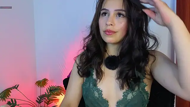 Yenifer 27 online show from 6, 5, 2026