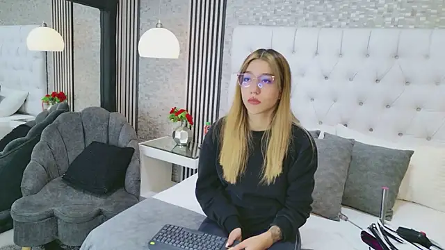 VioletSweetts online show from 15, 7, 2026