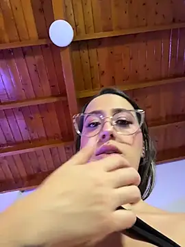 RenataVelasquez online show from 30, 6, 2026