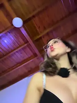 RenataVelasquez online show from 6, 5, 2026