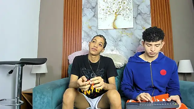 LOVE GUYS1 online show from 6, 5, 2026