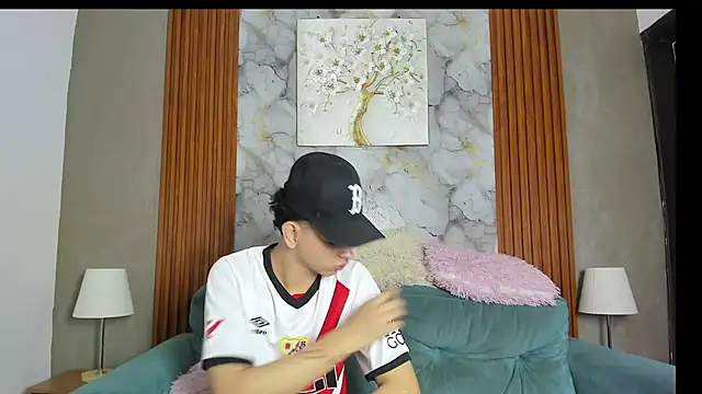 LOVE GUYS1 online show from 9, 6, 2026