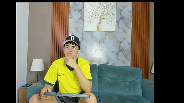 LOVE GUYS1 online show from 29, 5, 2026
