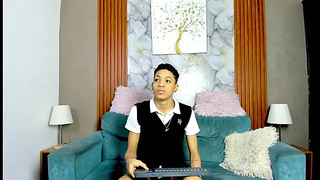 LOVE GUYS1 online show from 22, 5, 2026