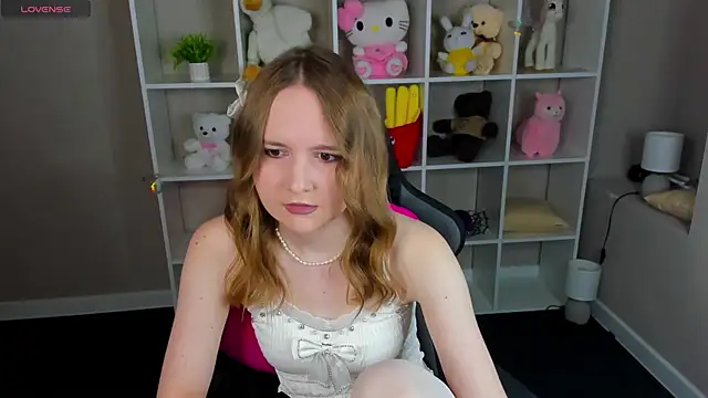 Emmaa Kimm online show from 17, 5, 2026