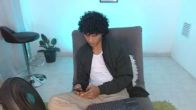 Snapshot of hades_derox_ chatting on 5, 5, 2026 hades derox online show from 5, 5, 2026