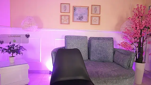 VioletJoness  online show from 7, 5, 2026