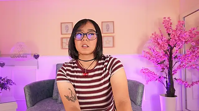 VioletJoness  online show from 2, 6, 2026