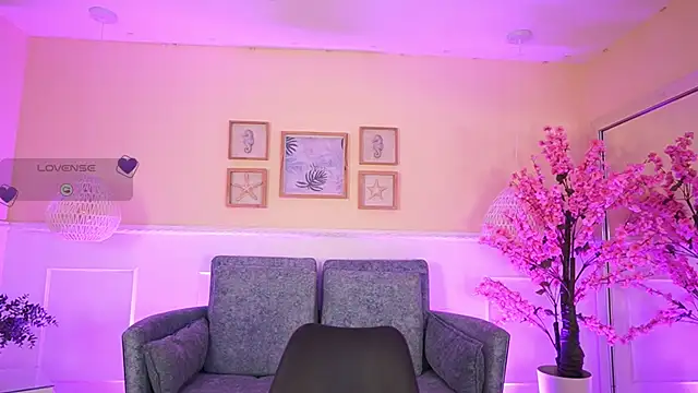 VioletJoness  online show from 14, 5, 2026