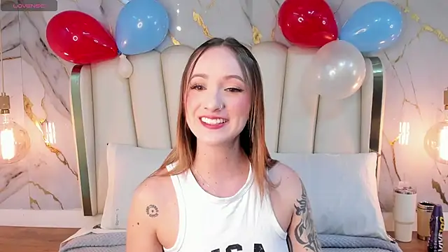 Snapshot of Hannah_Lane chatting on 4, 7, 2026 Hannah Lane online show from 4, 7, 2026