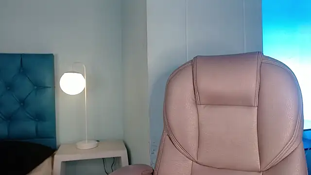 Lilyred  online show from 11, 7, 2026