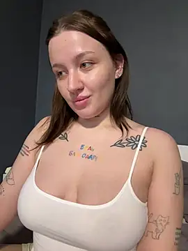 Snapshot of elegant_curves chatting on 28, 5, 2026 elegant curves online show from 28, 5, 2026