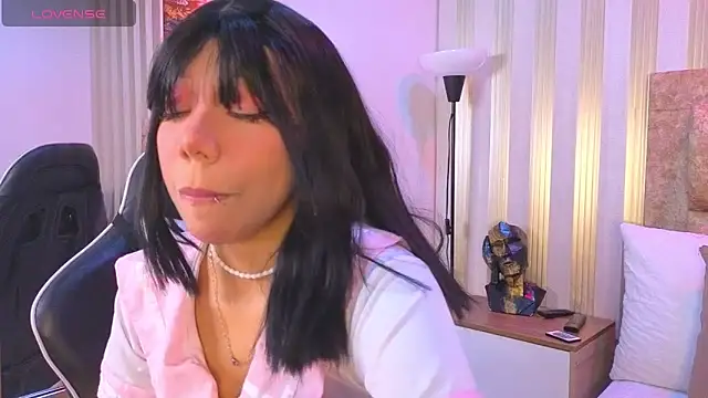 lilith pink   online show from 14, 5, 2026
