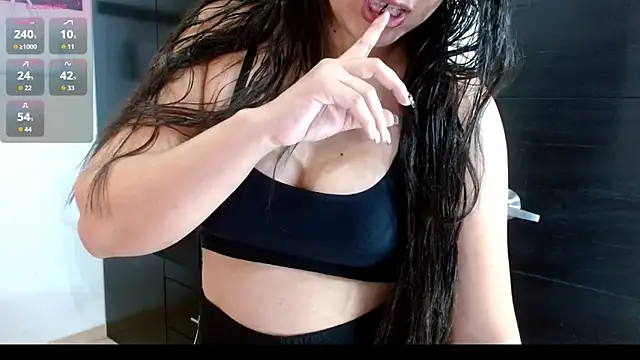 Snapshot of KarlaLoving chatting on 27, 5, 2026 KarlaLoving online show from 27, 5, 2026