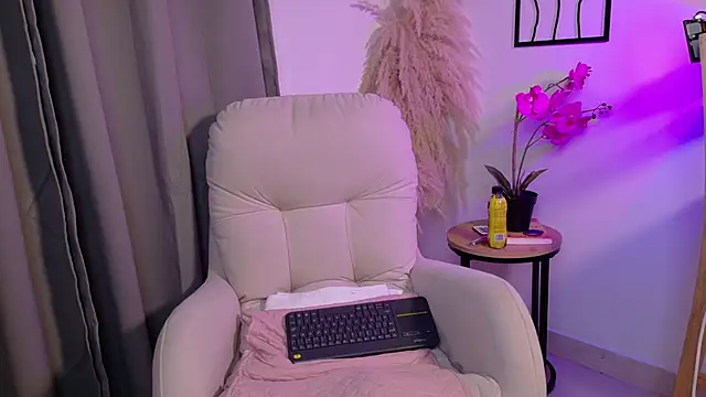 Alanna L online show from 7, 5, 2026
