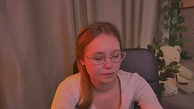 FloraLarsson online show from 5, 6, 2026