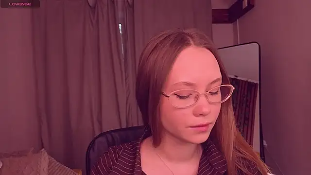 FloraLarsson online show from 4, 5, 2026