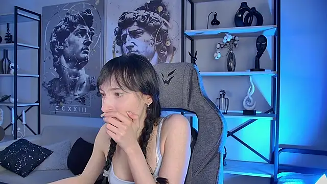 SeraphineSparda online show from 3, 7, 2026