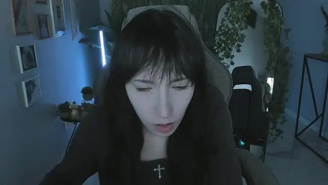 SeraphineSparda online show from 20, 6, 2026