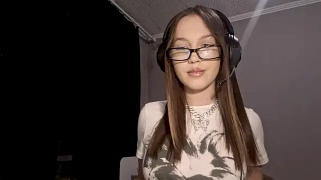 Katrinethequeen online show from 4, 5, 2026