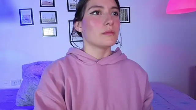 Kendaall sweet online show from 25, 6, 2026