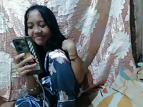 Yours AsianPinayGirl18 online show from 13, 5, 2026