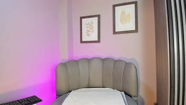 Snapshot of Roxanna_moore chatting on 9, 6, 2026 Roxanna moore online show from 9, 6, 2026