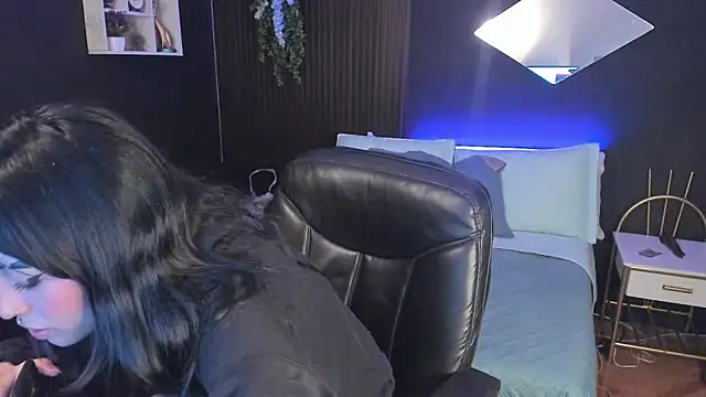 mia smoke  online show from 24, 5, 2026