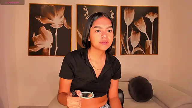 SaphiraJames online show from 2, 6, 2026