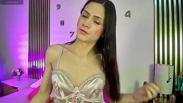 Snapshot of Juliette_Doll_ chatting on 7, 5, 2026 Juliette Doll online show from 7, 5, 2026